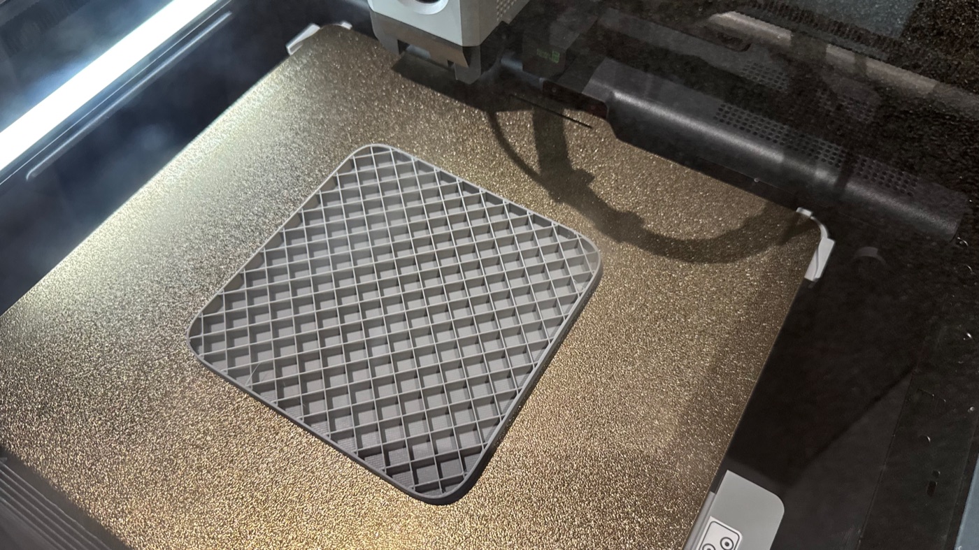 A Cubistand being printed, top view of the diamond infill pattern on the printer bed